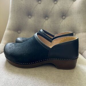 NWOT Dansko Brenna Black Burnished Suede Clog